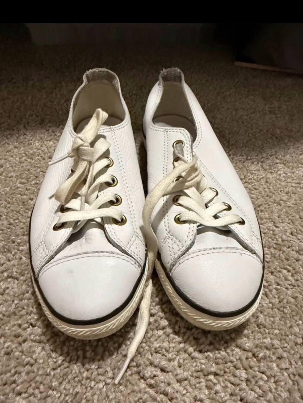Converse women’s leather sneakers 5.5